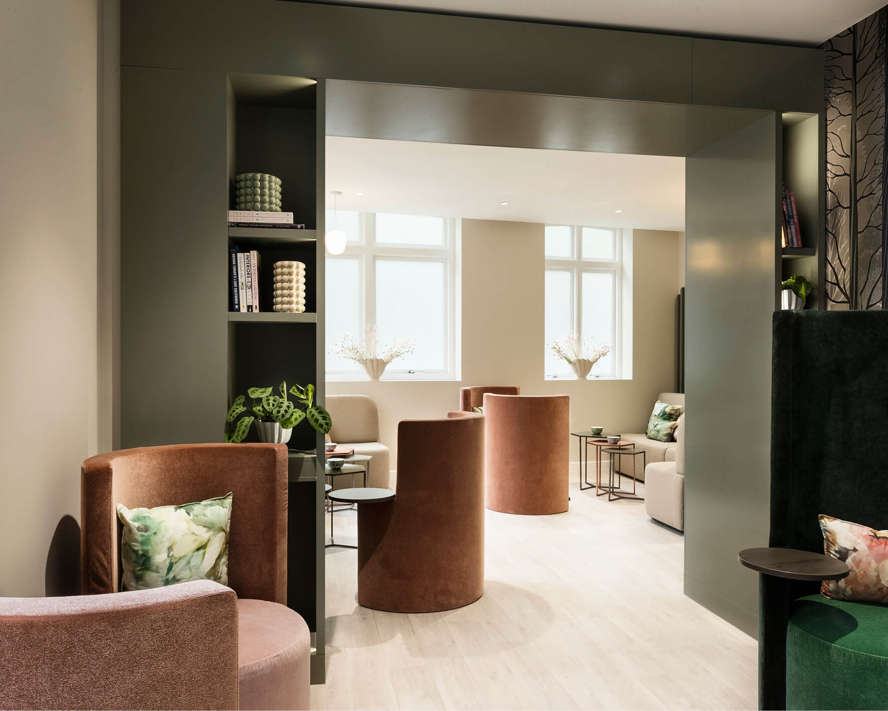 Picture of chairs and tables in the Evewell Fertility Clinic waiting rooms